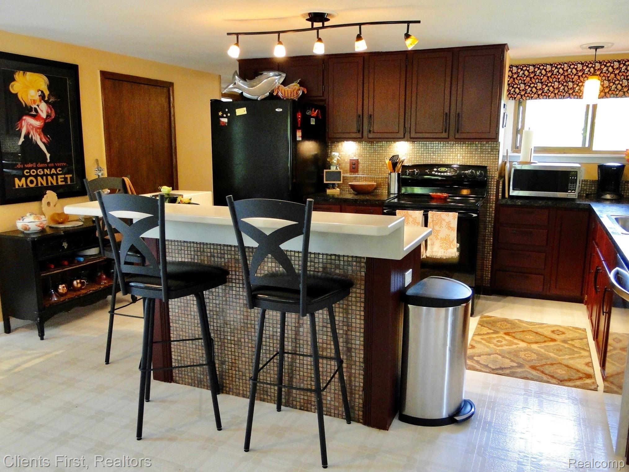 2146 Hampton Road White Lake, MI 48386 - Photo 26 of 59 Neutral colors, beautiful tile work!