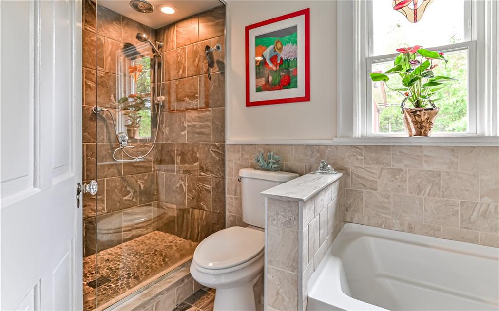 3076 Marshall Road Pittsburgh, PA 15214 - Photo 19 of 25 Gorgeous shower and also a full size tub in bathroom