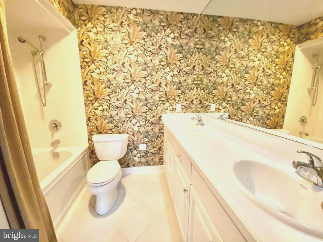 1791 Roxboro Place Crofton, MD 21114 - Photo 27 of 37 Hall Bath w/Double Sinks & Bubble Tub