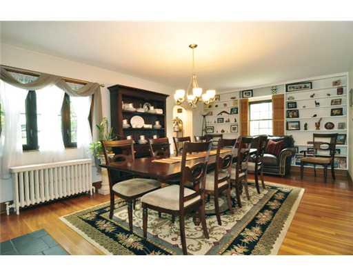 715 Cascade Road Forest Hills, PA 15221 - Photo 2 of 18 Living Room.