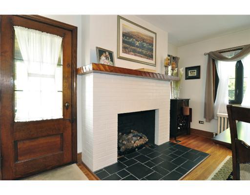 715 Cascade Road Forest Hills, PA 15221 - Photo 4 of 18 Living Room.