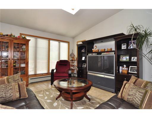 715 Cascade Road Forest Hills, PA 15221 - Photo 5 of 18 Den/Family/Great Room.