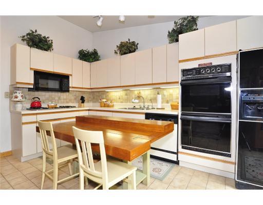 715 Cascade Road Forest Hills, PA 15221 - Photo 7 of 18 Kitchen.