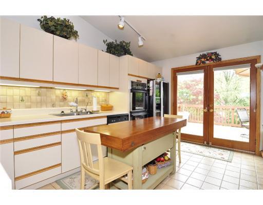 715 Cascade Road Forest Hills, PA 15221 - Photo 8 of 18 Kitchen.