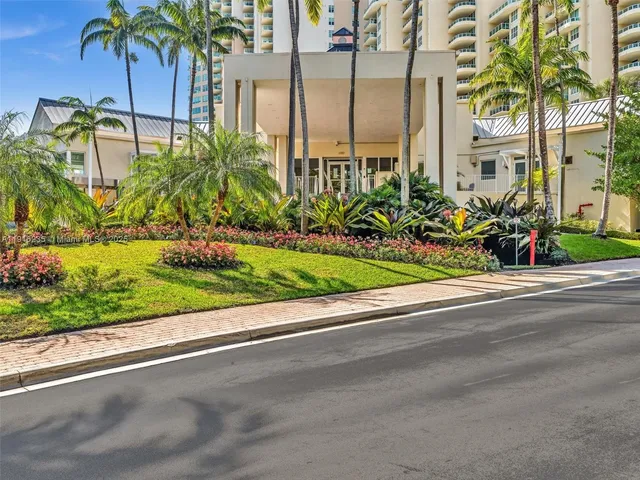 $4,700 | 3370 Hidden Bay Drive, Unit 1002, Aventura, FL 33180