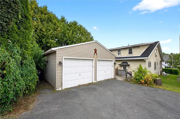 $2,500 | 111 Maplehurst Avenue, Syracuse, NY 13208