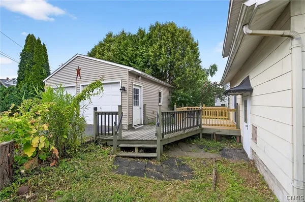 $2,500 | 111 Maplehurst Avenue, Syracuse, NY 13208