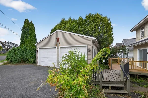 $2,500 | 111 Maplehurst Avenue, Syracuse, NY 13208