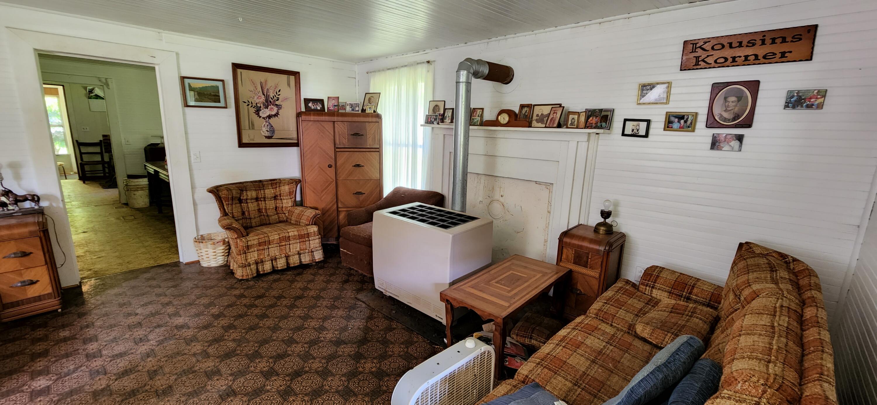 6100 Fork Mountain Road Rocky Mount, VA 24151 - Photo 11 of 24 12 Living Room