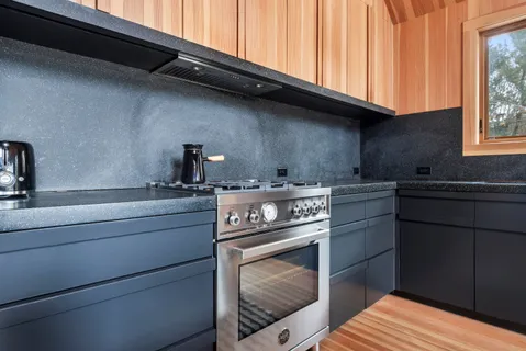 $3,750,000 | 50 Mako Lane, Amagansett, NY 11930