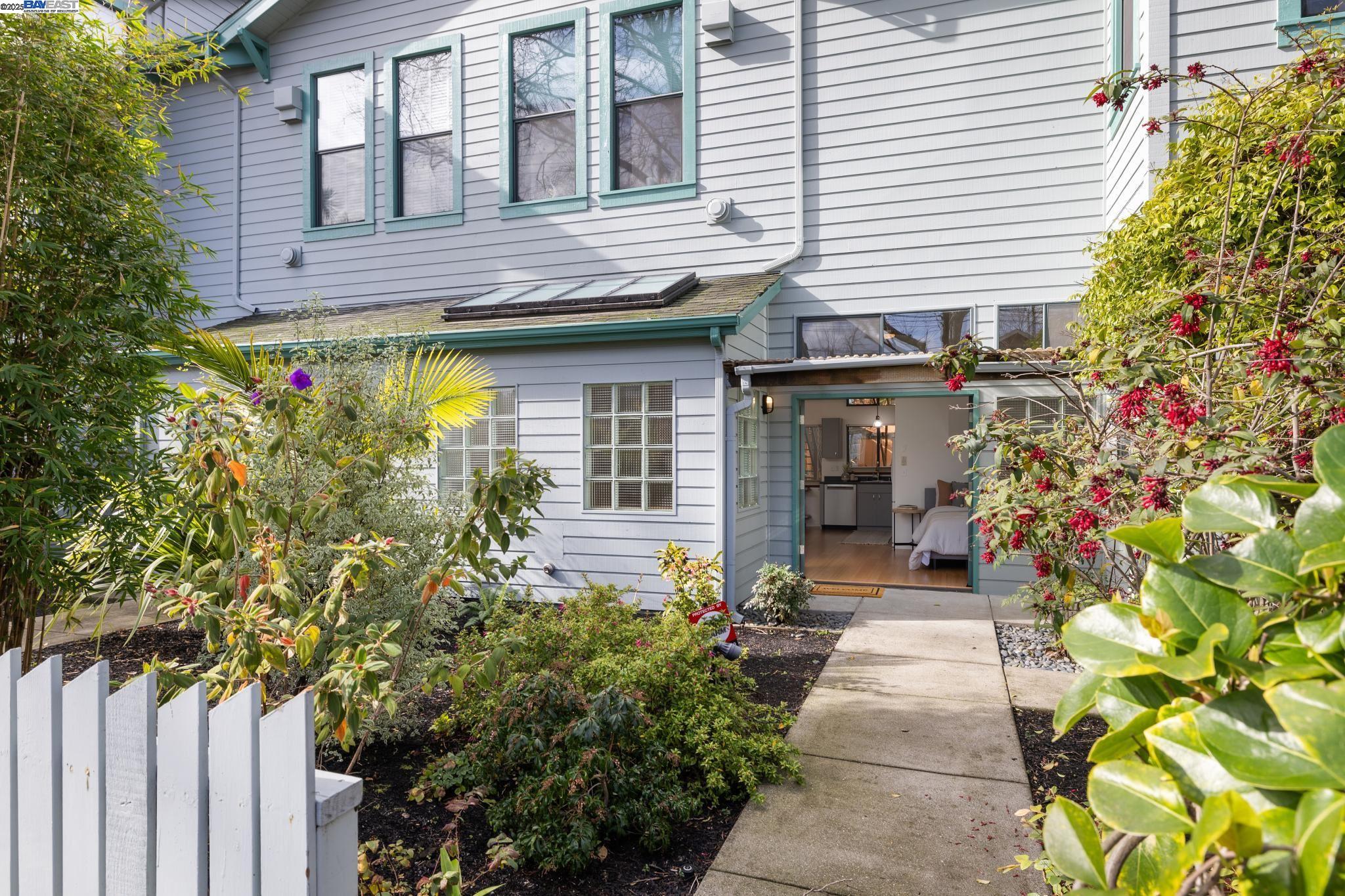 2120 Sixth Street, Unit 1 Berkeley, CA 94710 - Photo 1 of 1 a front view of a house