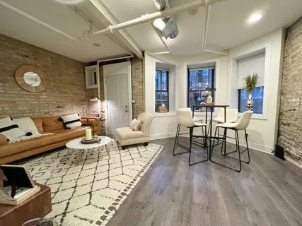 $2,600 | 1931 North Hoyne Avenue, Unit GDN, Chicago, IL 60647