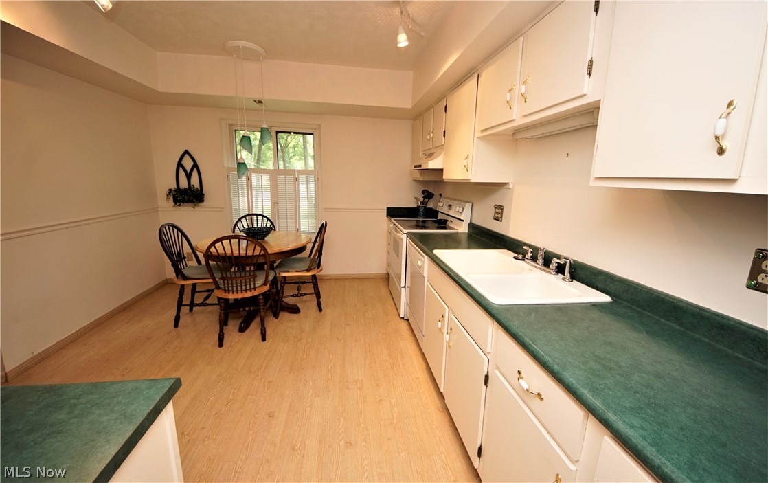 22958 Maple Ridge Road, Unit 201 North Olmsted, OH 44070 - Photo 8 of 26 Gallery Image 8