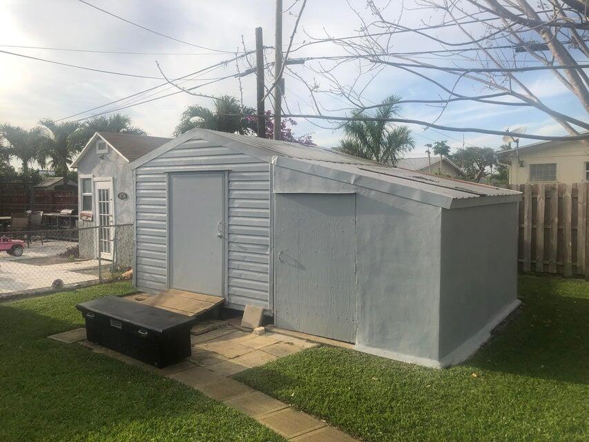 332 Ponte Vedra Road Palm Springs, FL 33461 - Photo 15 of 21 Laundry.jpg1