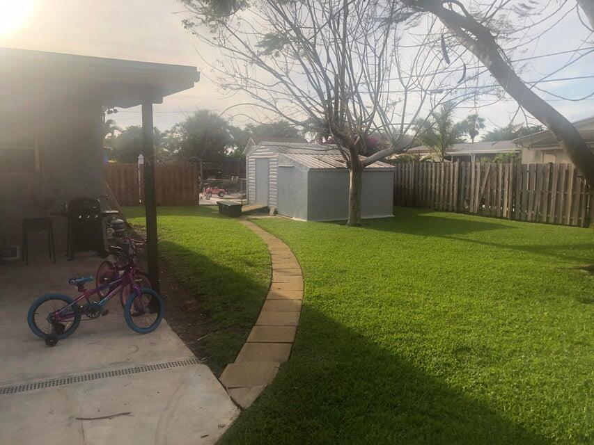 332 Ponte Vedra Road Palm Springs, FL 33461 - Photo 4 of 21 back yard