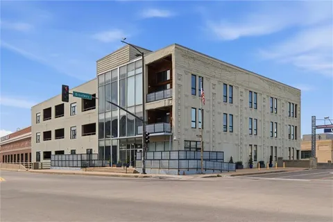 $325,000 | 360 West Pershing Road, Unit 190, Kansas City, MO 64108