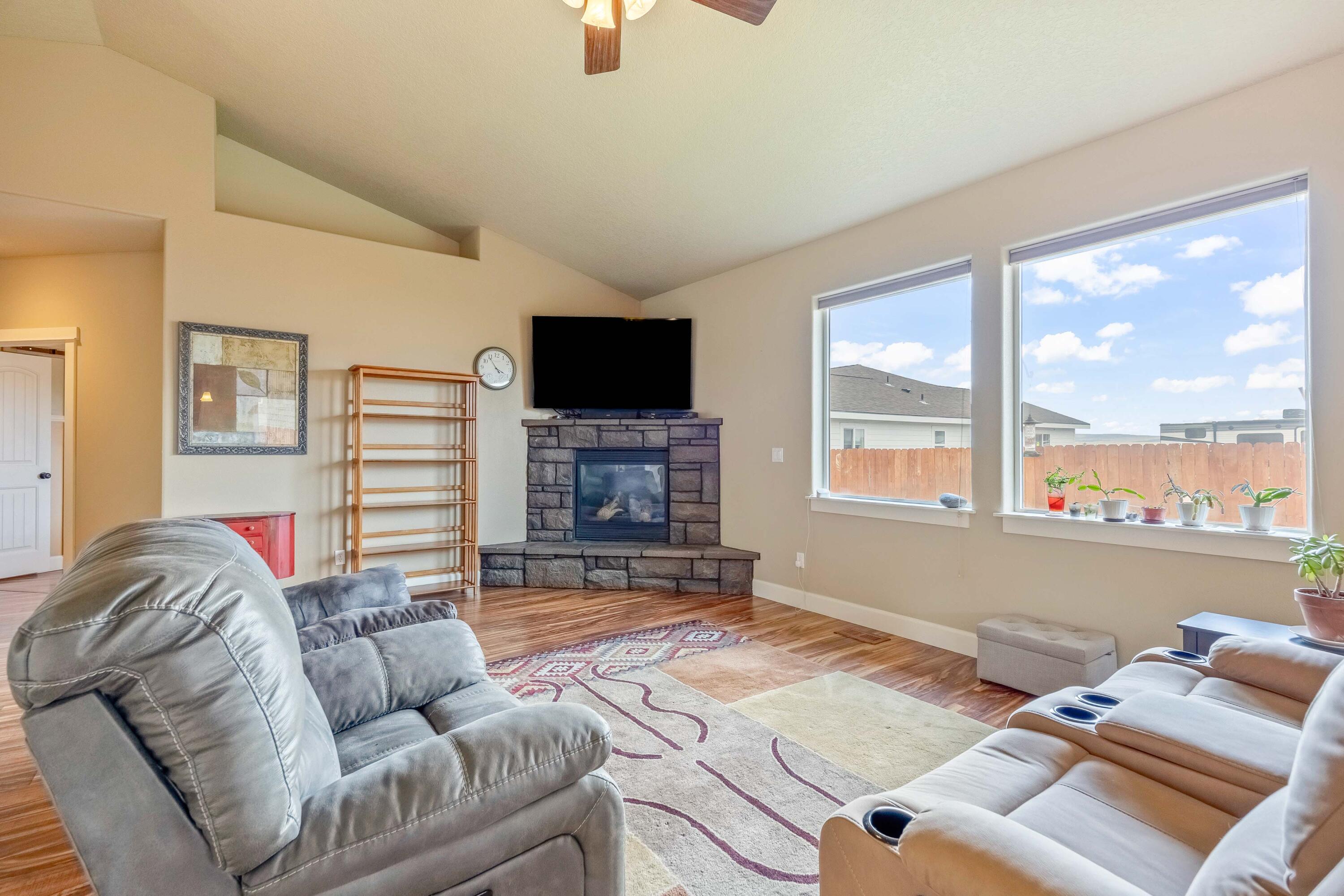 570 Mountain Ridge Drive Culver, OR 97734 - Photo 6 of 46
