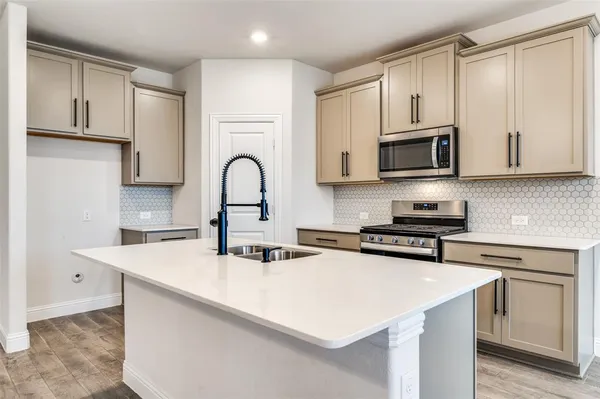 $325,000 | 10929 Gold Pan Trail, Aubrey, TX 76227