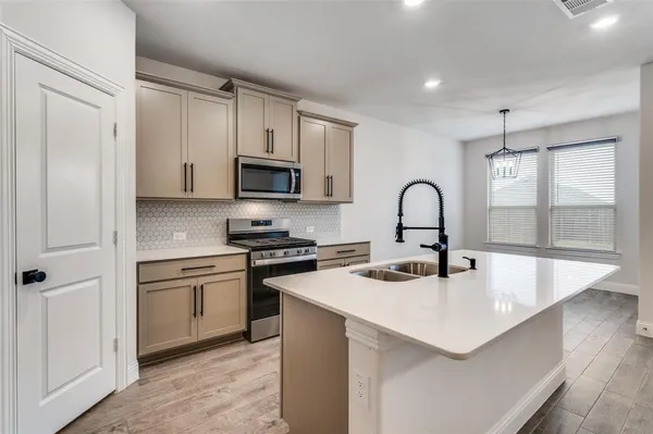 $325,000 | 10929 Gold Pan Trail, Aubrey, TX 76227