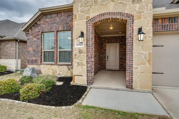 $325,000 | 10929 Gold Pan Trail, Aubrey, TX 76227