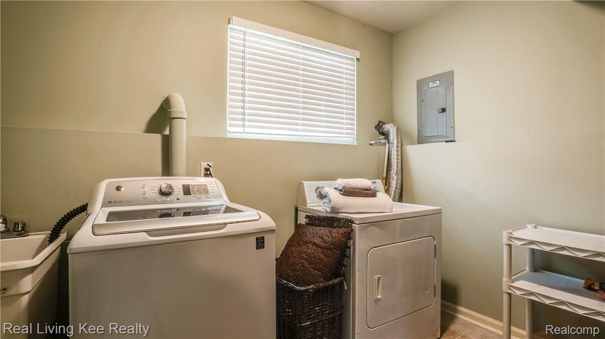 4792 Norway Road Waterford, MI 48328 - Photo 23 of 30 Interiors (28 of 29).jpg