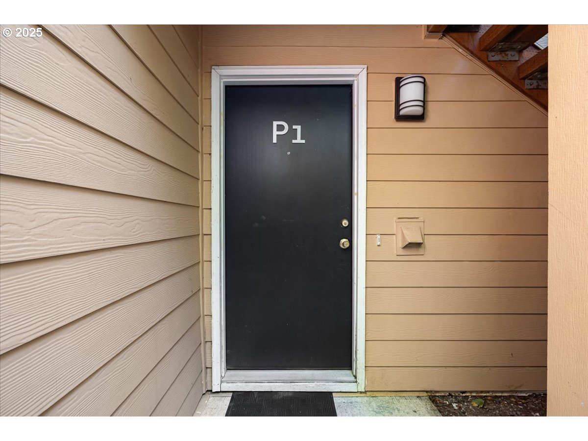 3515 Southwest Barbur Boulevard, Unit P1 Portland, OR 97239 - Photo 25 of 35 a view of door