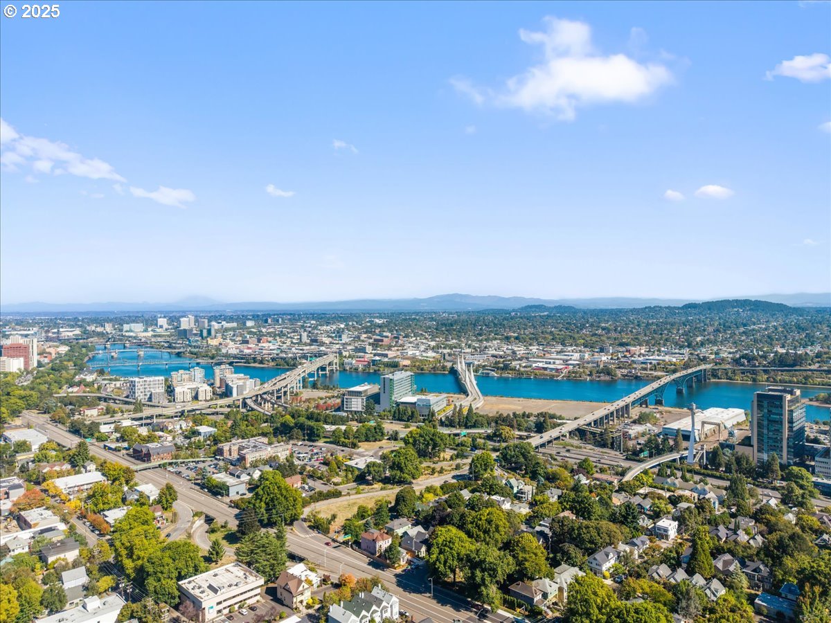 3515 Southwest Barbur Boulevard, Unit P1 Portland, OR 97239 - Photo 30 of 35 a view of a city