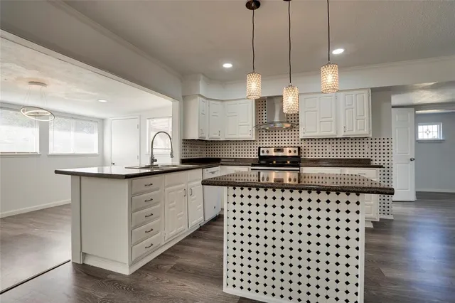 $2,295 | 4704 Pemberton Lane, The Colony, TX 75056