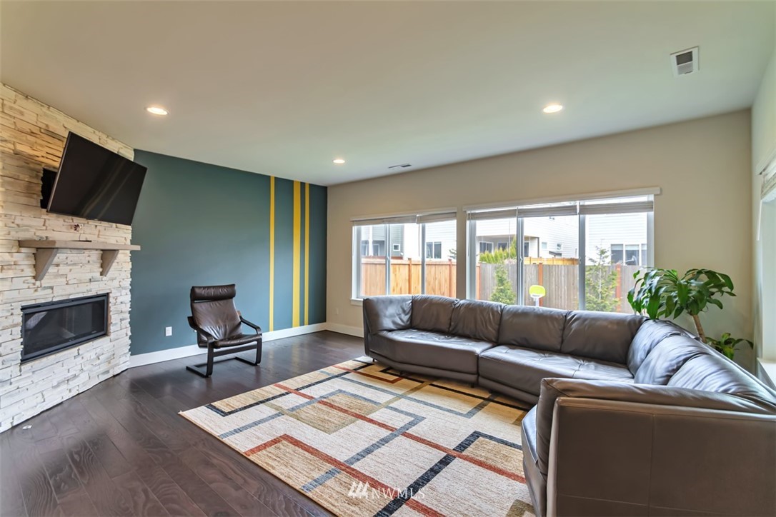 3815 194th Place Southeast Bothell, WA 98012 - Photo 3 of 28 Gallery Image 3