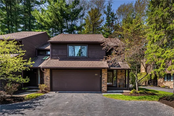 $399,900 | 182 Breezewood Common, Amherst, NY 14051