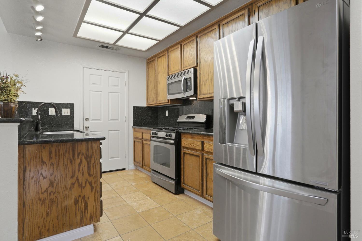 46 Mariners Circle San Rafael, CA 94903 - Photo 7 of 45