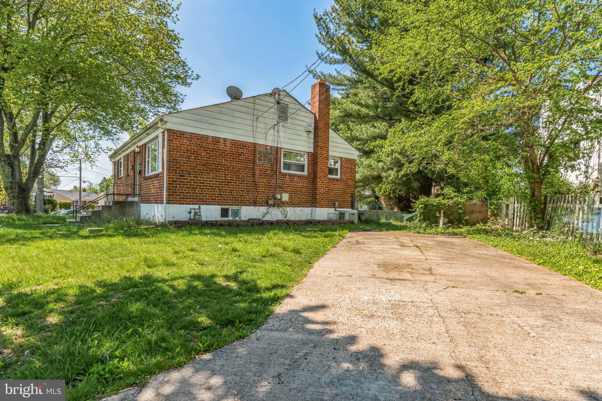 13304 Justice Road Rockville, MD 20853 - Photo 9 of 10 Driveway