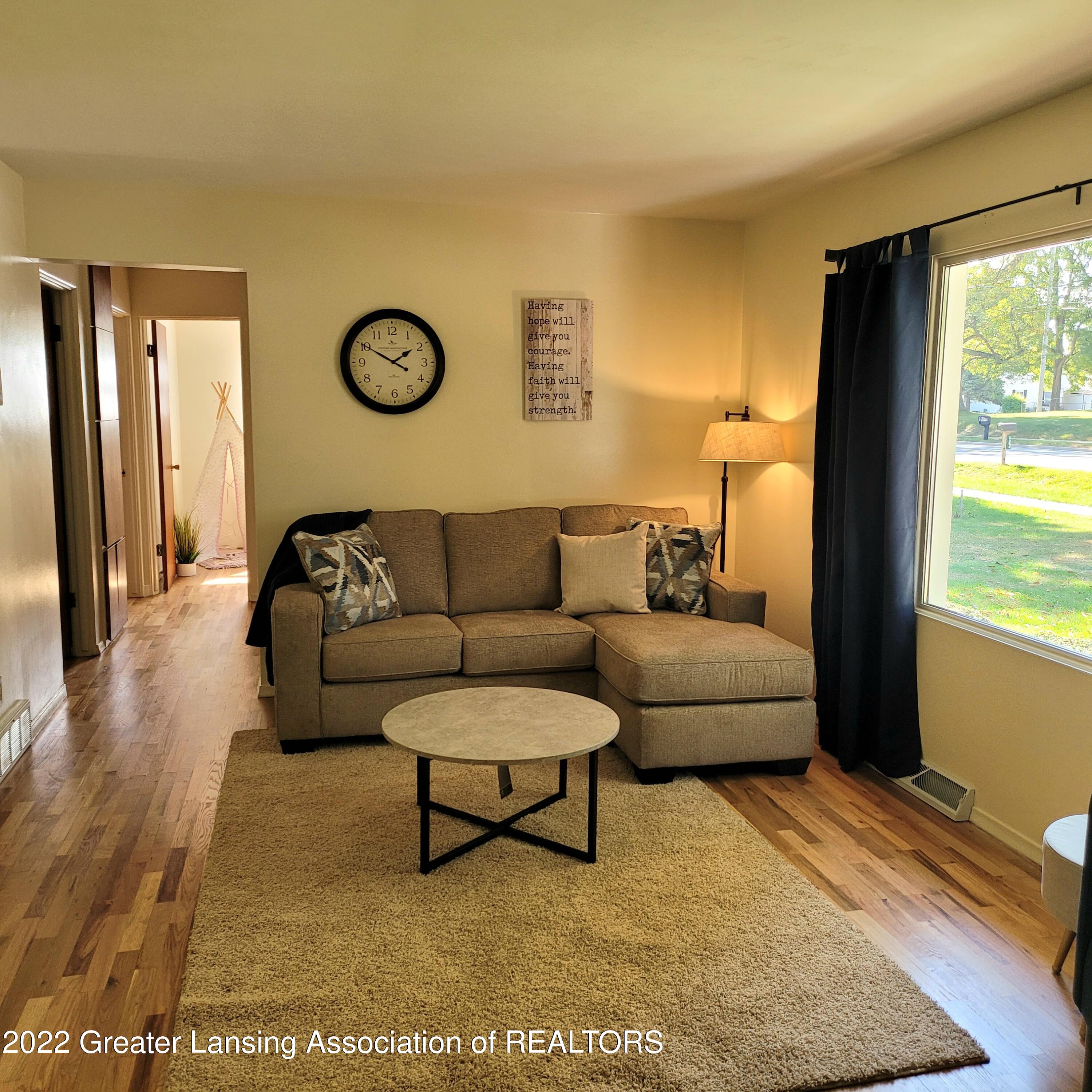 2292 Washington Road Lansing, MI 48911 - Photo 19 of 44 Living Room