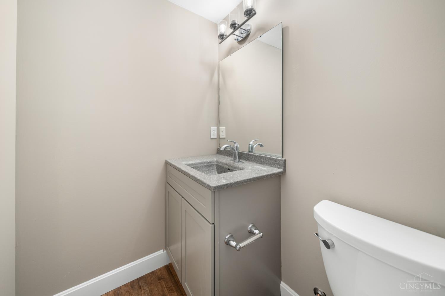 10390 Short Road Harrison, OH 45030 - Photo 7 of 8