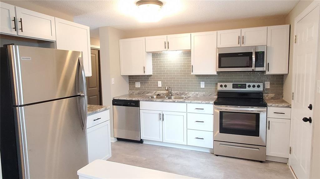 2803 Rouark Circle Indianapolis, IN 46229 - Photo 8 of 26 Gallery Image 8