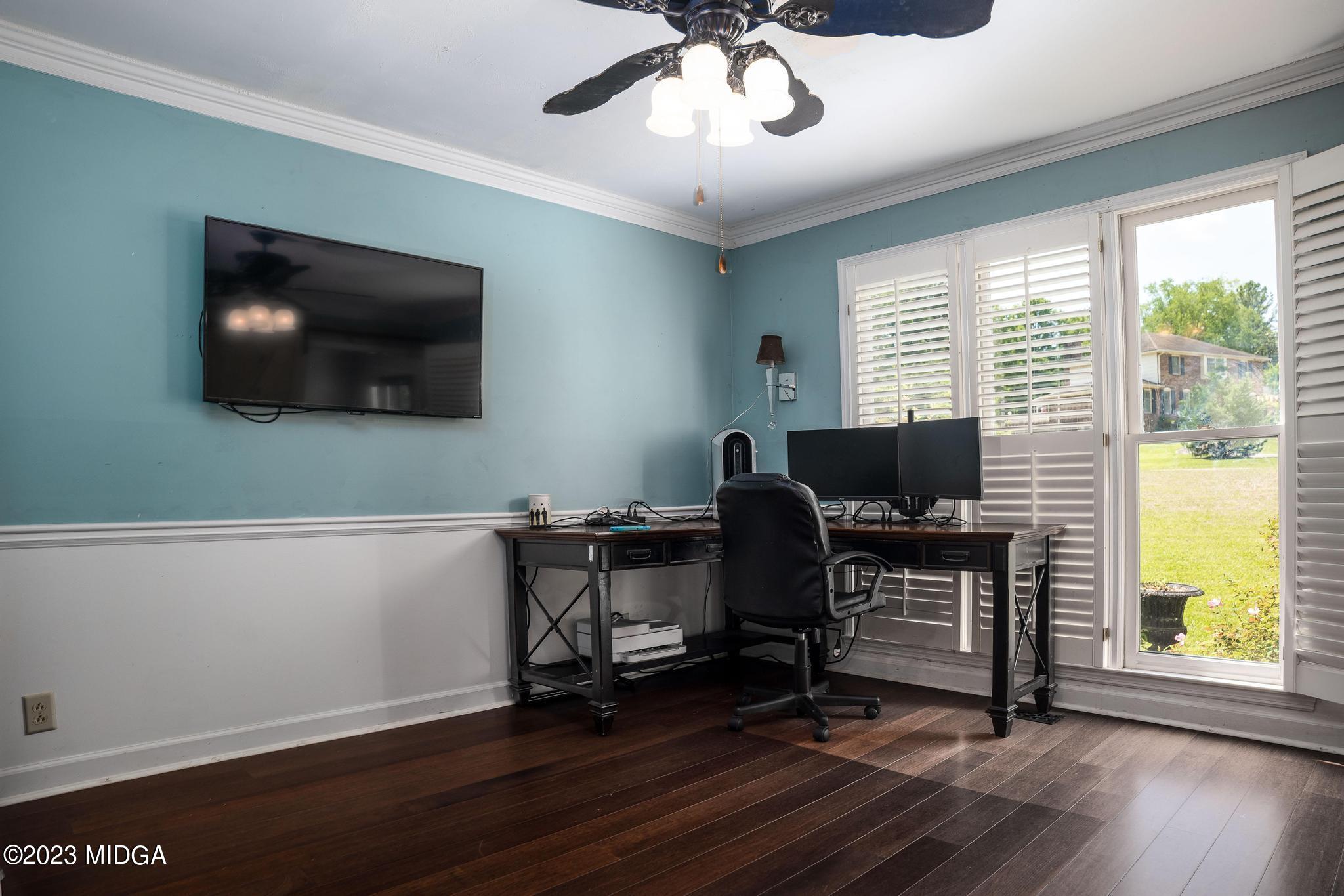 270 Castlegate Road Macon, GA 31210 - Photo 11 of 35 a view of a livingroom with workspace and a window