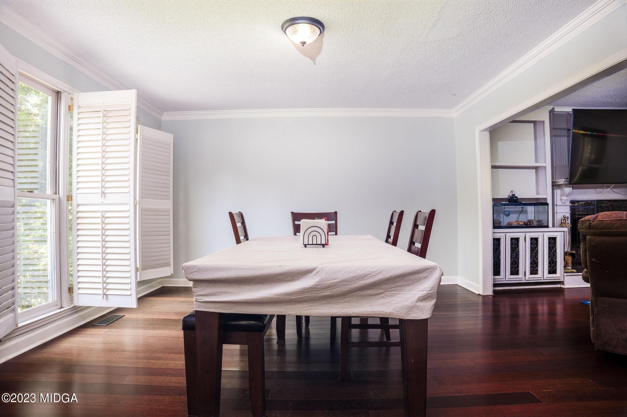 270 Castlegate Road Macon, GA 31210 - Photo 12 of 35 a dining room with a table and chairs