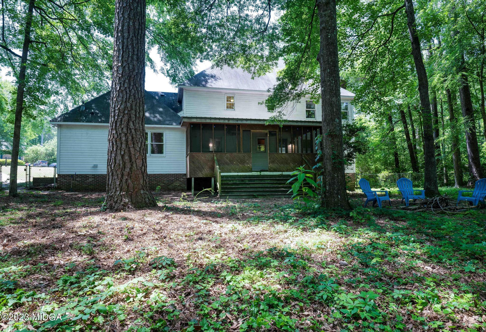 270 Castlegate Road Macon, GA 31210 - Photo 27 of 35 a front view of a house with a yard