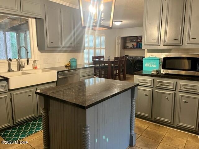 270 Castlegate Road Macon, GA 31210 - Photo 30 of 35 a kitchen with granite countertop a sink a stove and cabinets