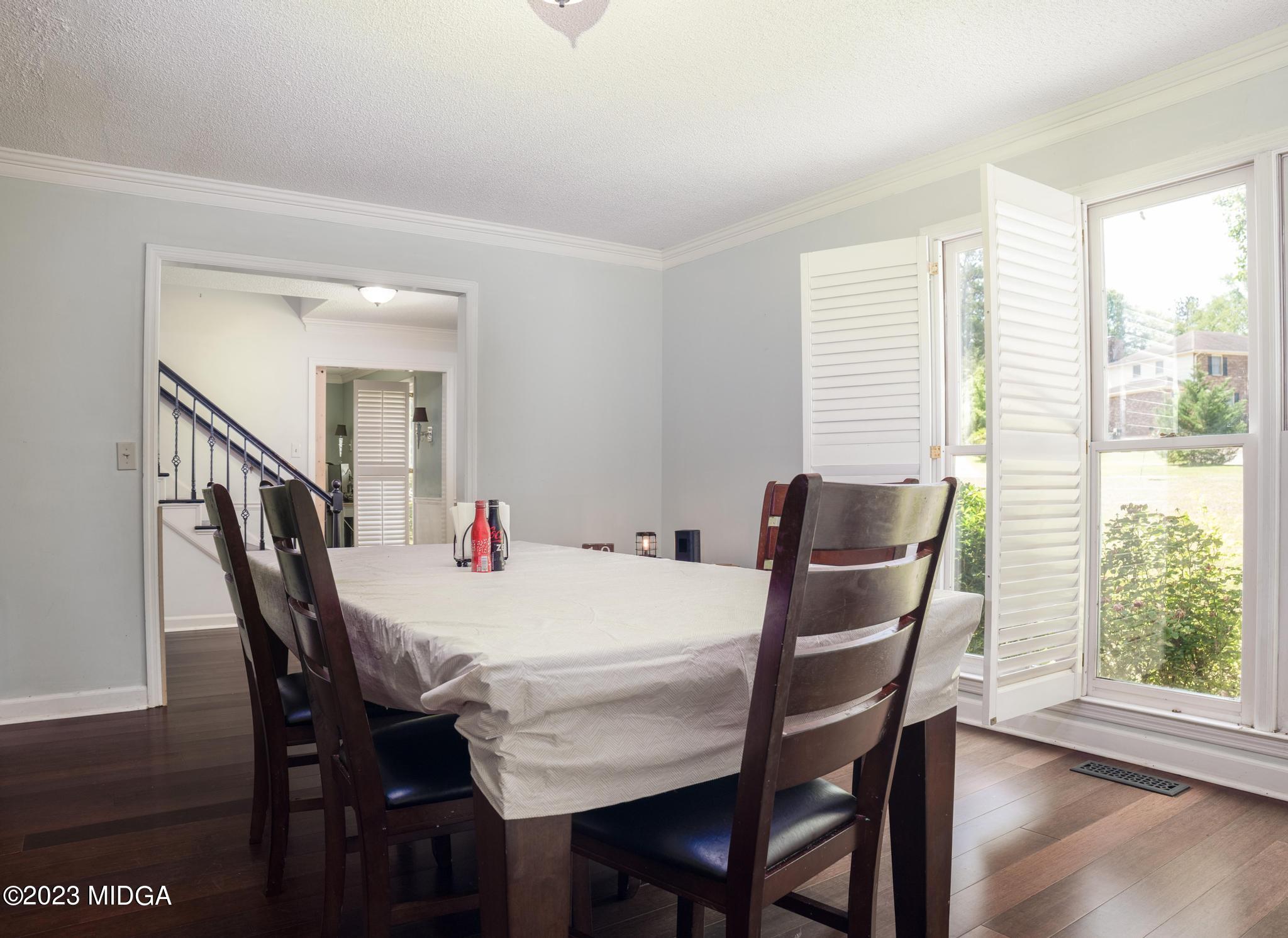 270 Castlegate Road Macon, GA 31210 - Photo 4 of 35 a dining room with furniture and window
