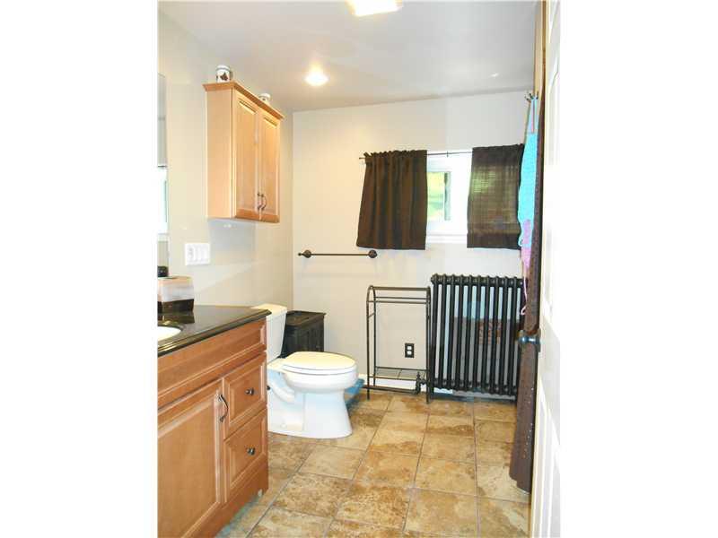 60 Pointview Road Brentwood, PA 15227 - Photo 8 of 14 Full Bath.