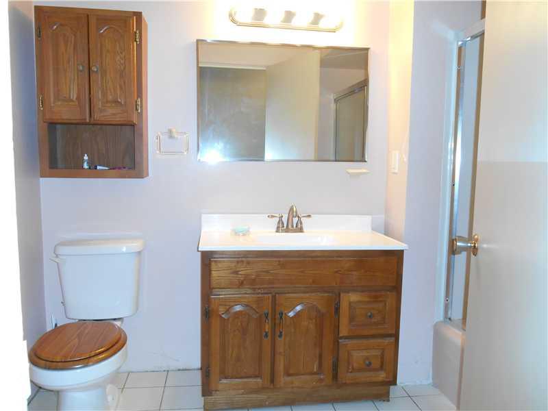 60 Pointview Road Brentwood, PA 15227 - Photo 9 of 14 Full Bath.