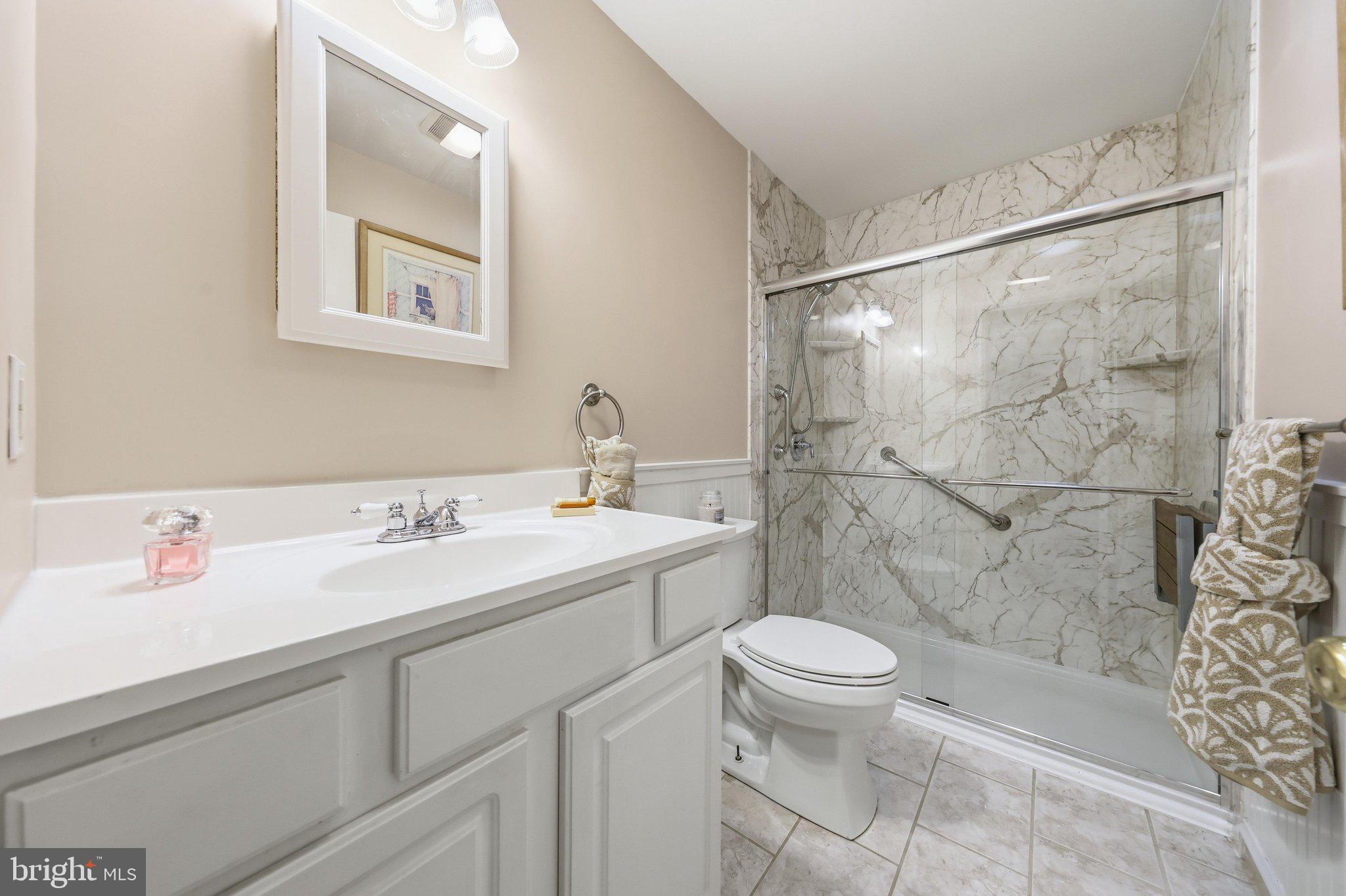 18664 Rivergate Road Keedysville, MD 21756 - Photo 25 of 49 Hall Bathroom