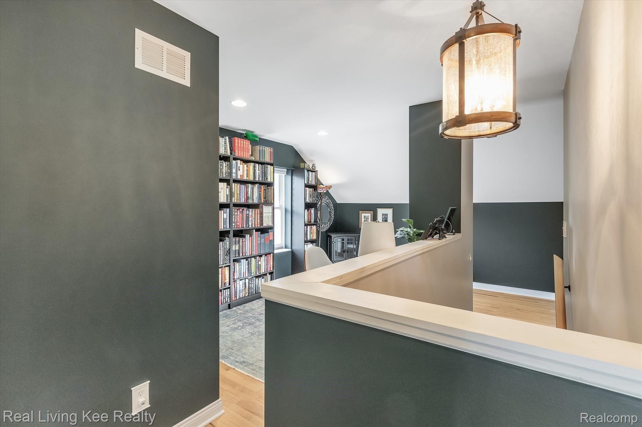 706 Parkdale Road Rochester, MI 48307 - Photo 38 of 40 38-706-Parkdale-Rd-WindowStill-Real-Estate-Photography-38.jpg