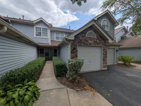 $2,250 | 1054 Rockport Drive, Unit 1, Carol Stream, IL 60188