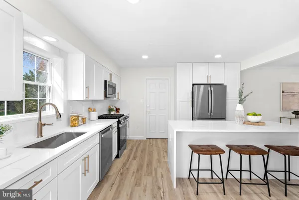 $1,150,000 | 13208 Tuckaway Drive, Herndon, VA 20171