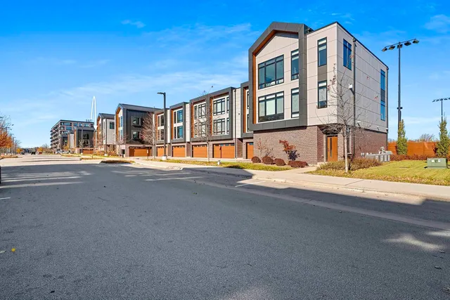 $1,695,000 | 1108 Brookwood Drive, Unit 22, Green Bay, WI 54304