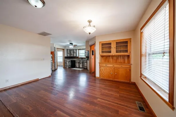$324,900 | 1001 East Nevada Street, Seymour, TX 76380