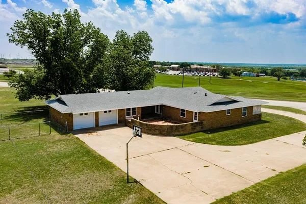 $324,900 | 1001 East Nevada Street, Seymour, TX 76380