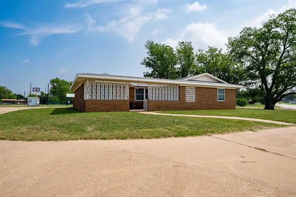 $324,900 | 1001 East Nevada Street, Seymour, TX 76380